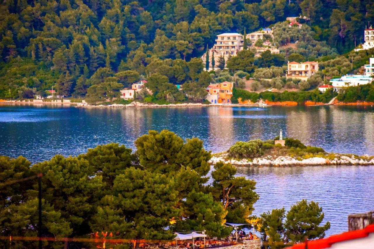 La Maison Plakes Rooftop Apt Skiathos Town Exterior foto